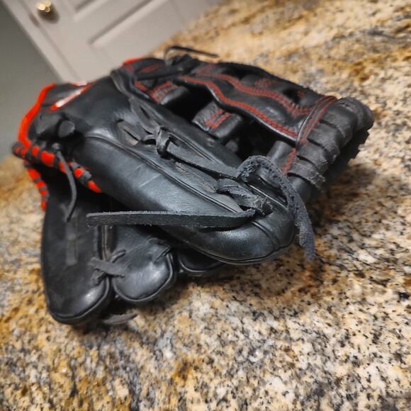 Wilson Black and Red Baseball Glove Model A950 Size 14" Model AD6RB16B514 - Picture 9 of 14